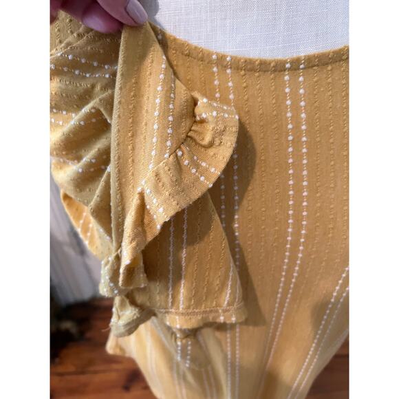 W5 Exaggerated ruffle sleeve top Mustard M - Picture 6 of 6